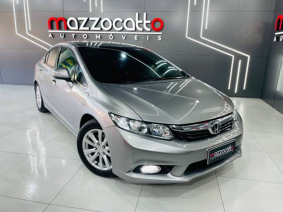 HONDA CIVIC 1.8 LXS 16V FLEX 4P AUTOMÁTICO HONDA CIVIC 1.8 LXS 16V FLEX 4P AUTOMÁTICO